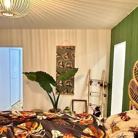 Large Flat With View And Balcony * باريس