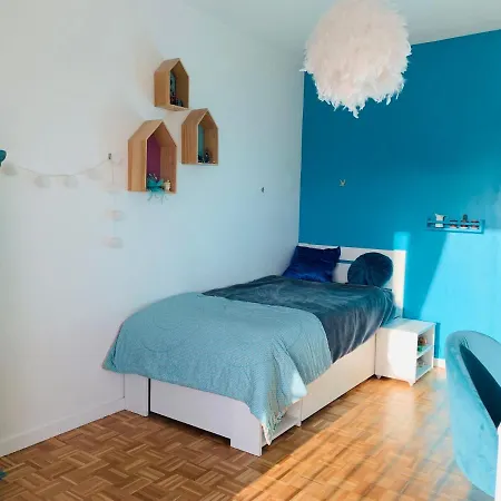 דירה Large Flat With View And Balcony *